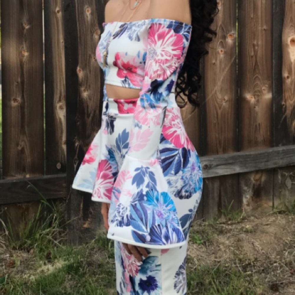 BOOHOO WHITE FLORAL BELL SLEEVE TWO PIECE SET